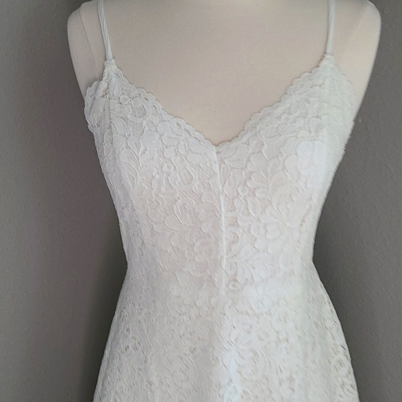 White Lace Dressthe room - Picture 2 of 6